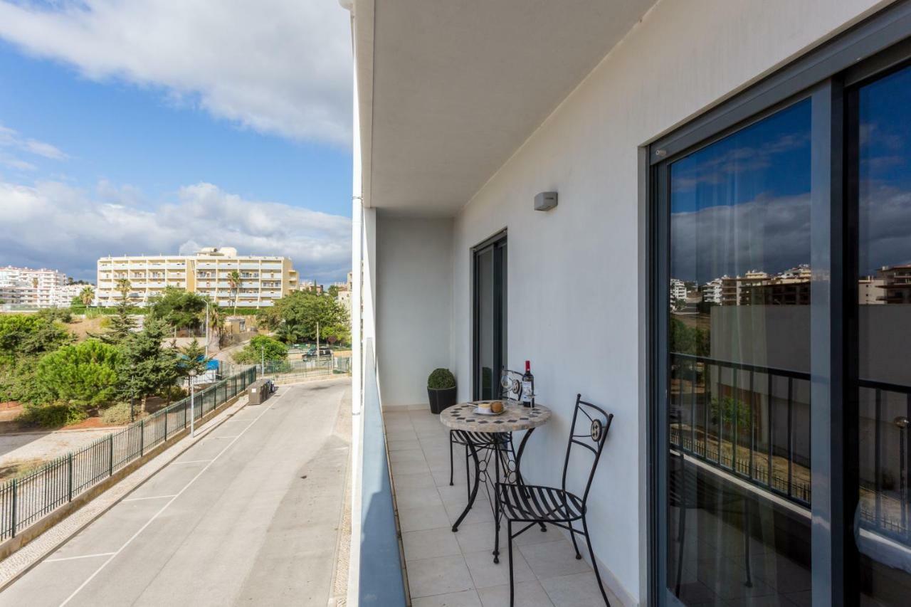 Lagos Marina Apartment With Pool & Gym Exterior photo