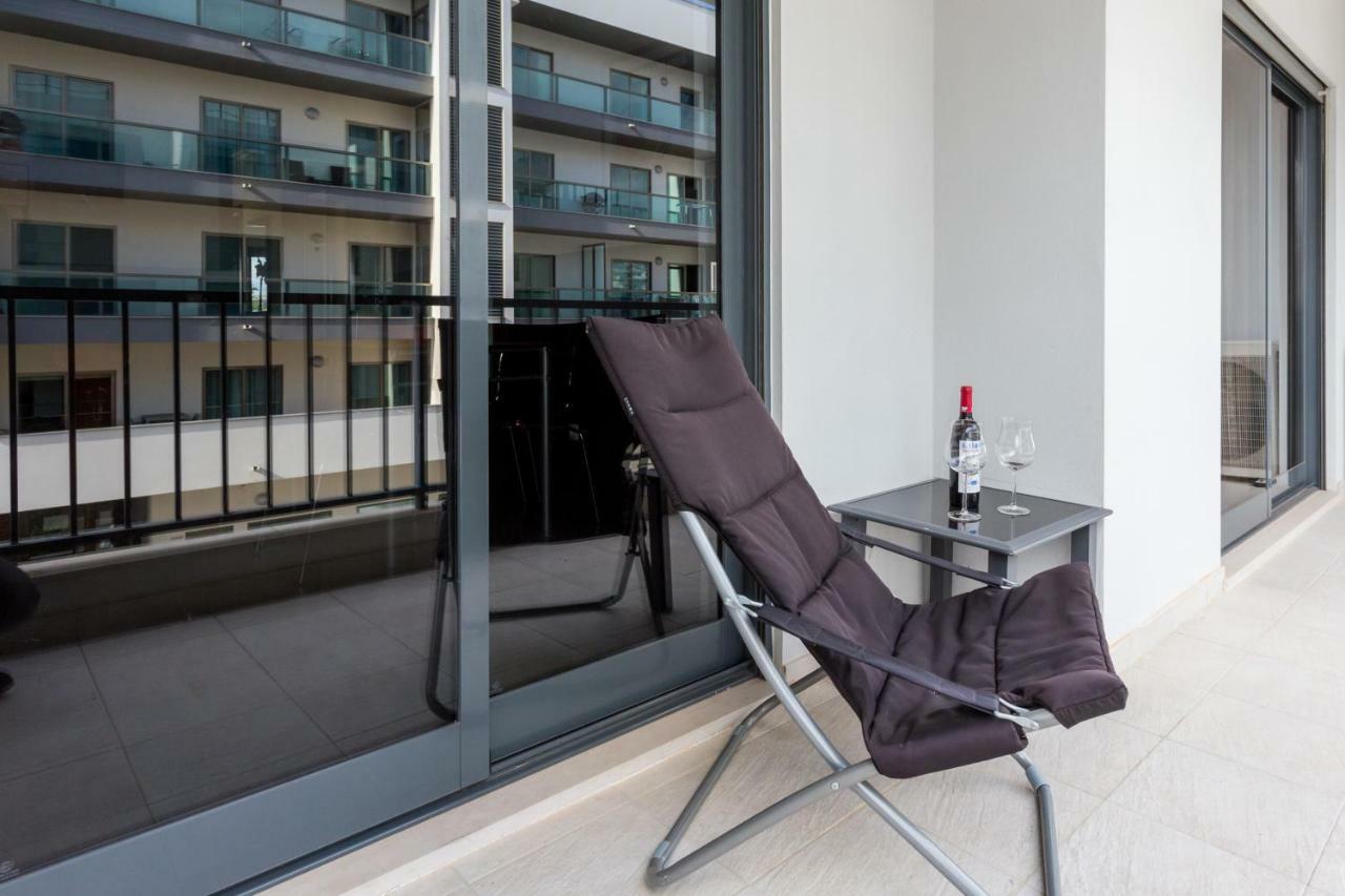 Lagos Marina Apartment With Pool & Gym Exterior photo